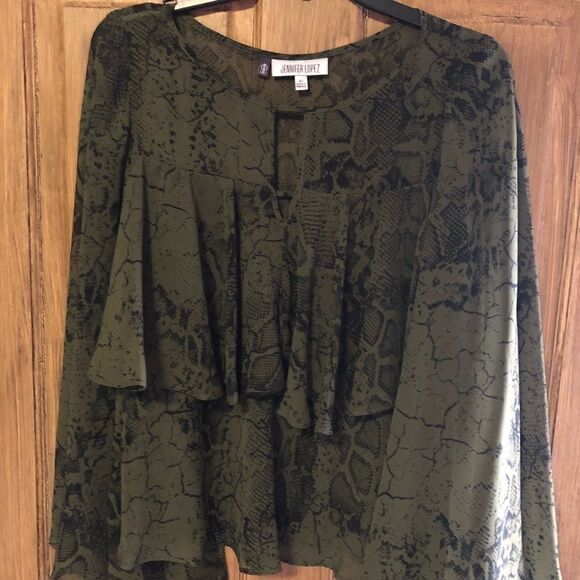 Jennifer Lopez Snakeskin Blouse    - Picture 4 of 7